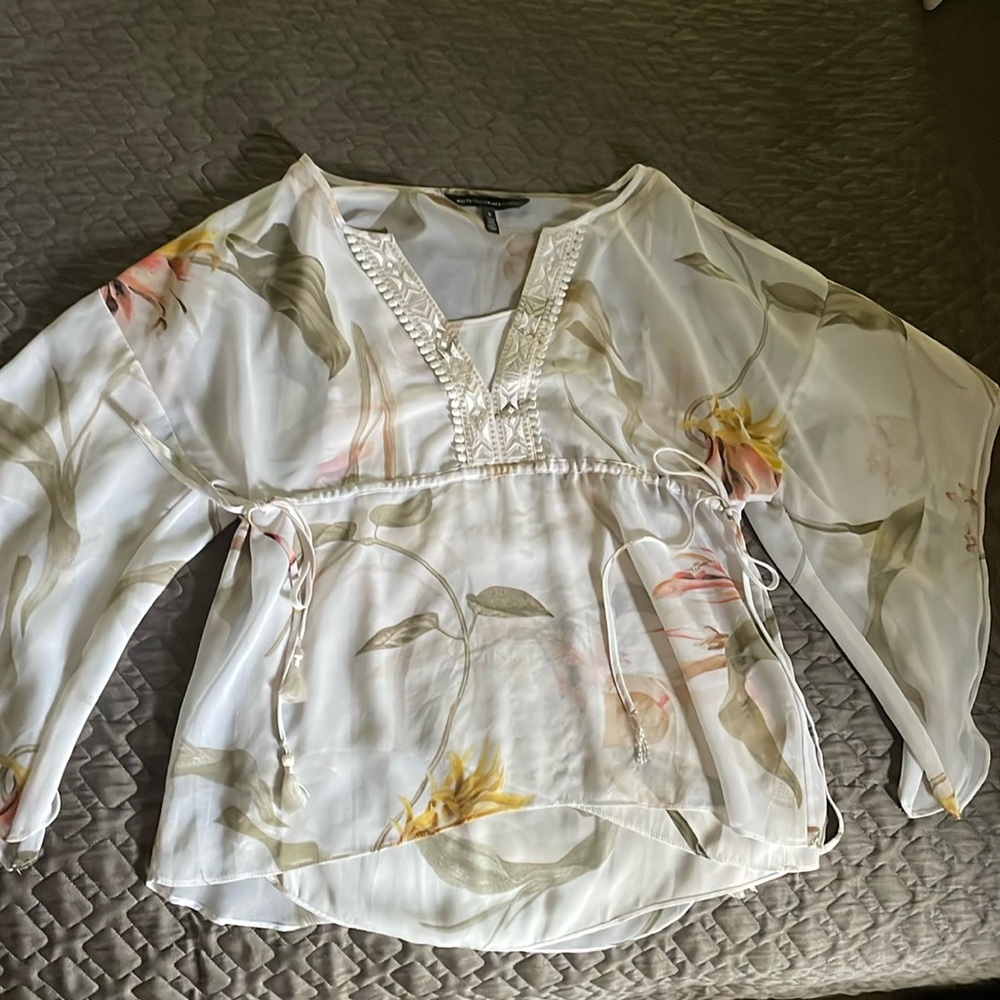 Floral WHBM flutter sleeve top with Cami SZ S